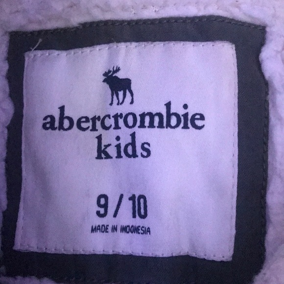 Fluffy green jacket - Picture 2 of 2